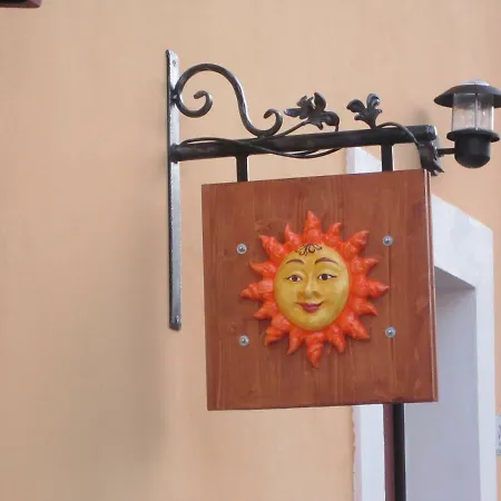 Il Sole E La Luna Apartment *